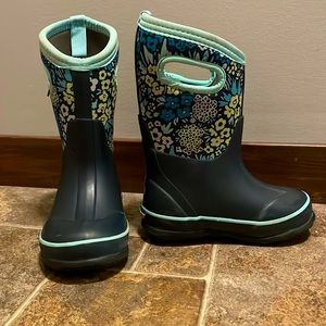Bogs Neo Classic Toddler Winter Waterproof Insulated Boots size 10T Navy Flowers
